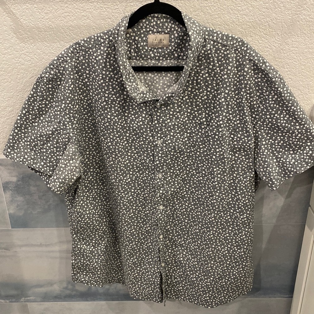 Jachs New York short sleeve button down gray and white flowers